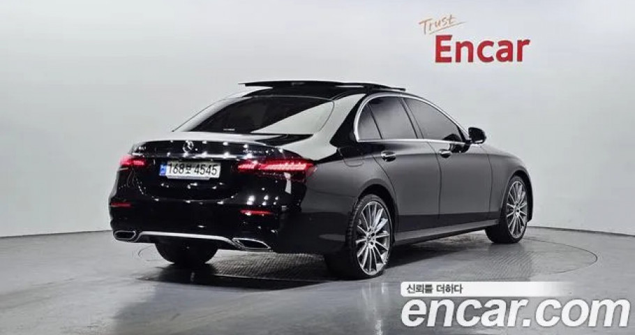 Mercedes-Benz E-Class 