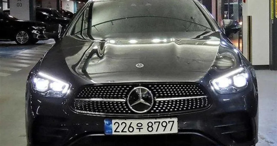 Mercedes-Benz E-Class 