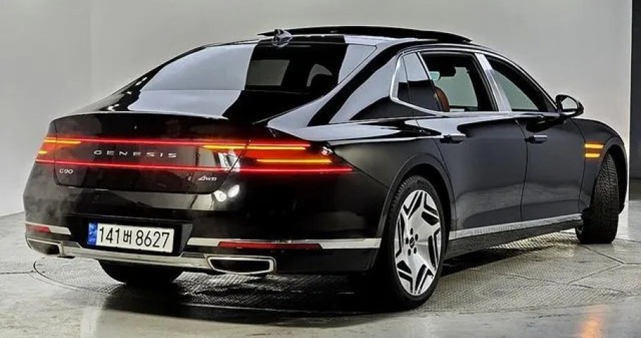 Genesis G90 