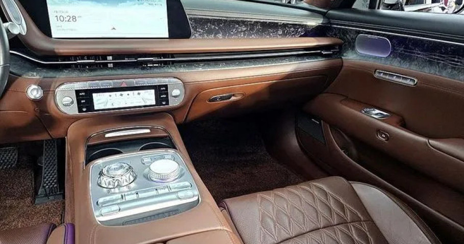 Genesis G90 