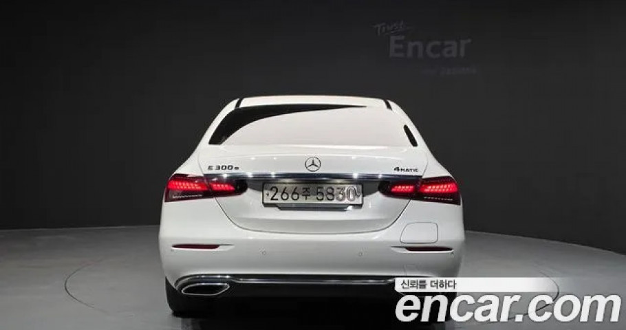 Mercedes-Benz E-Class 
