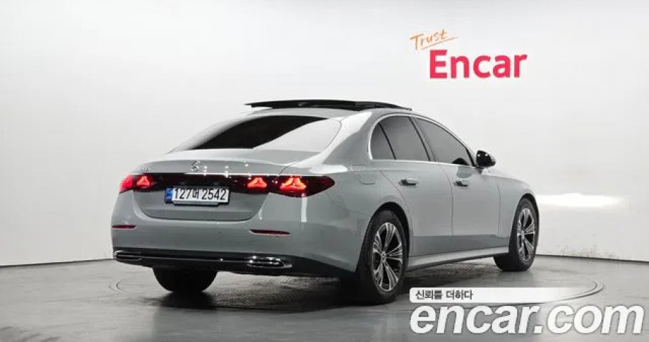 Mercedes-Benz E-Class 
