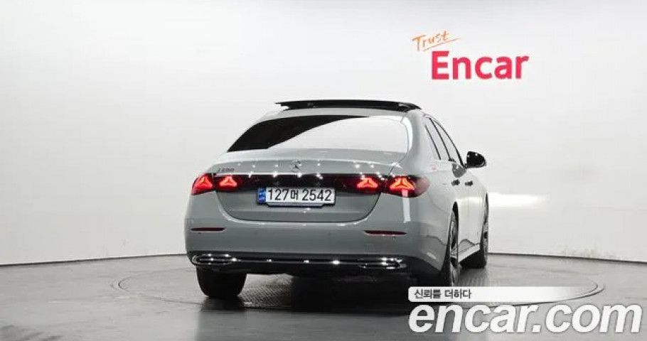 Mercedes-Benz E-Class 