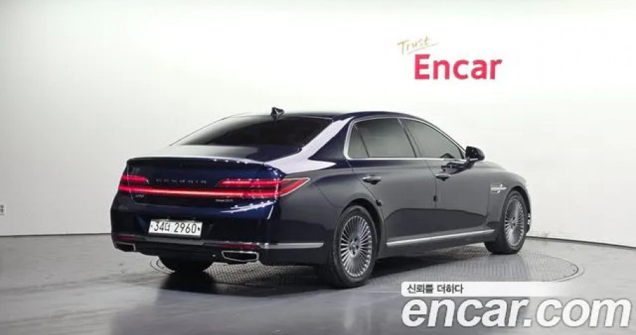Genesis G90 