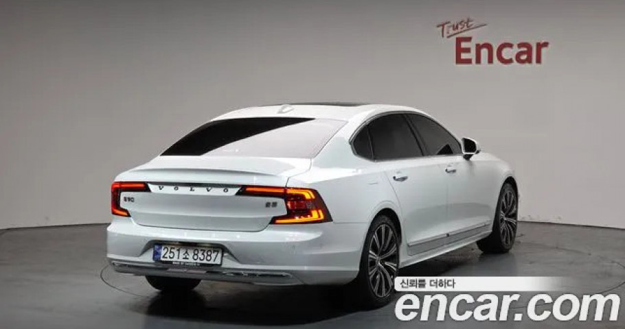 Volvo S90 