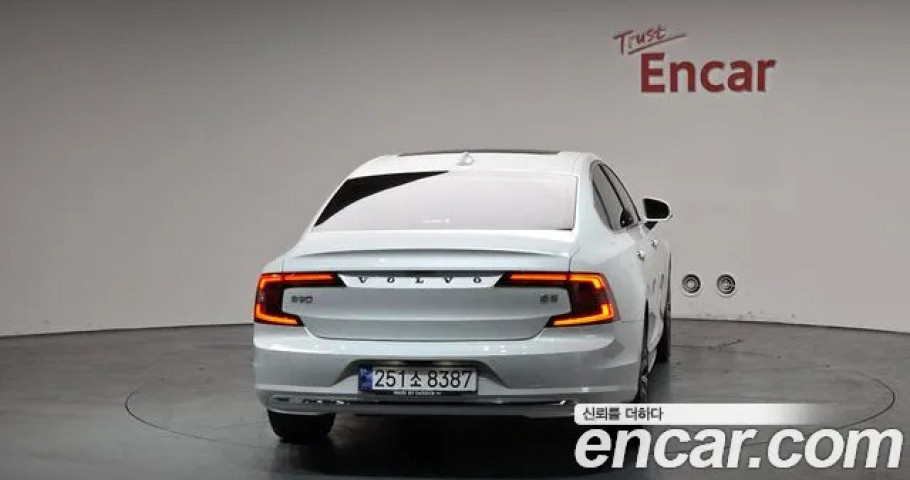 Volvo S90 