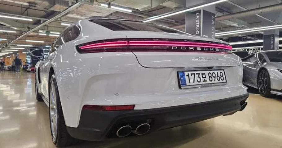 Porsche Panamera 