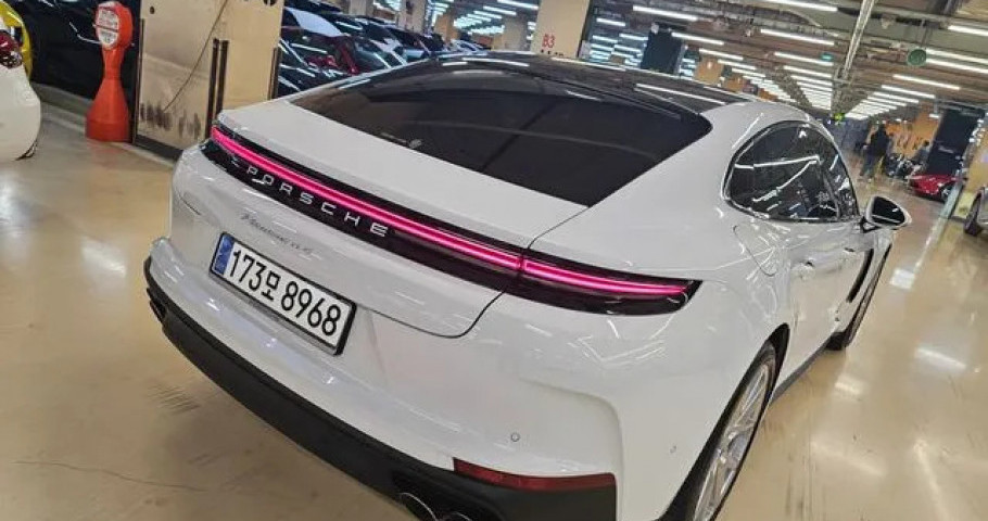 Porsche Panamera 