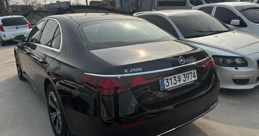 Mercedes-Benz E-Class 