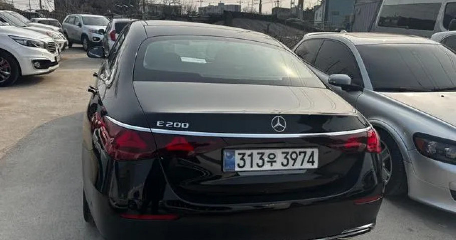 Mercedes-Benz E-Class 