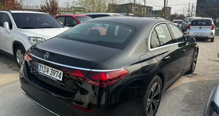 Mercedes-Benz E-Class 