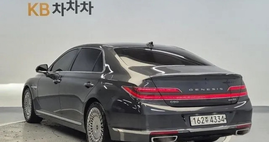Genesis G90 