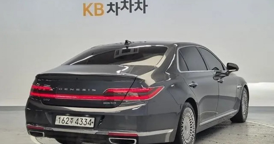 Genesis G90 