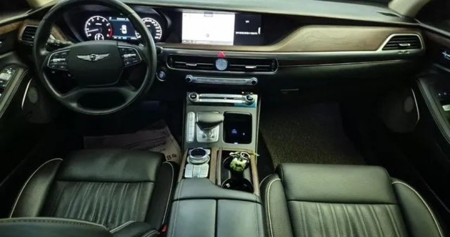 Genesis G90 
