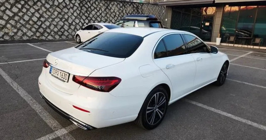 Mercedes-Benz E-Class 