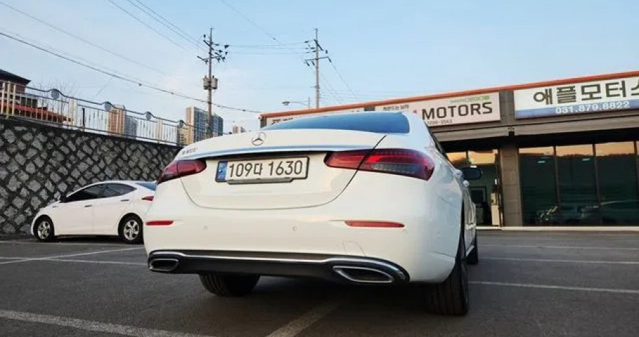 Mercedes-Benz E-Class 