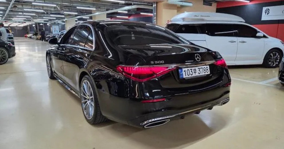 Mercedes-Benz S-Class 