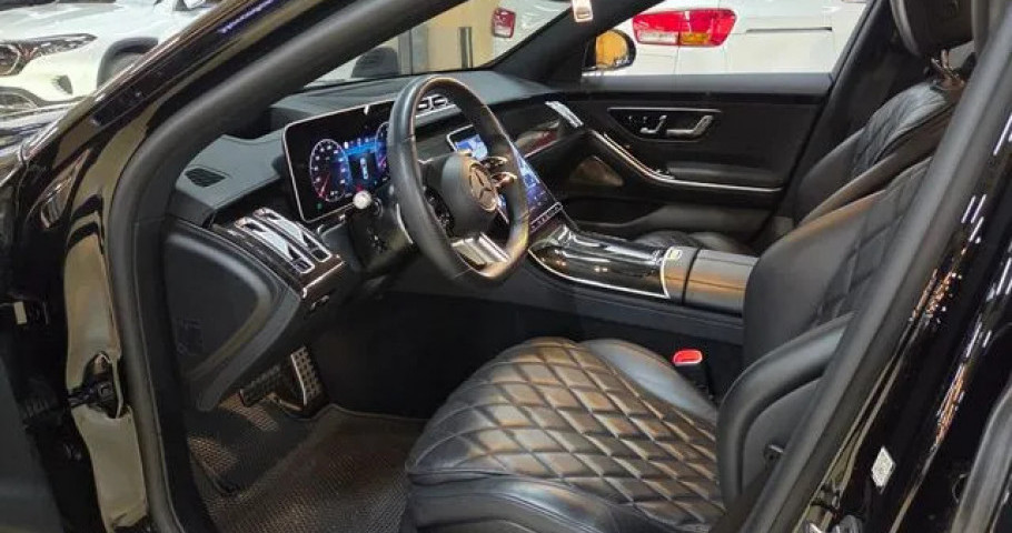 Mercedes-Benz S-Class 