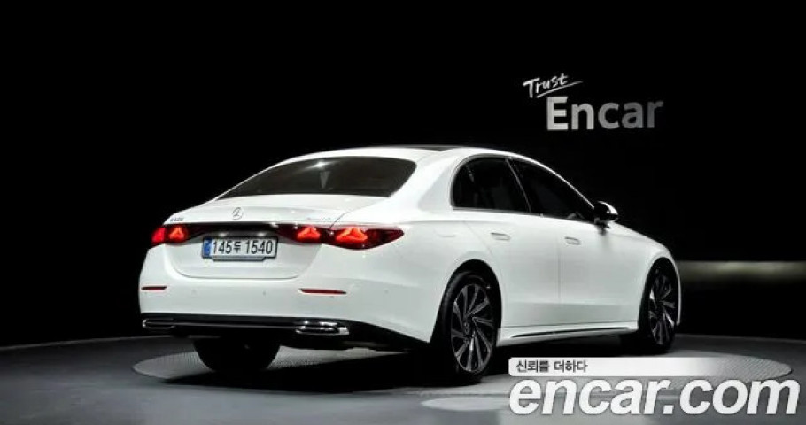 Mercedes-Benz E-Class 