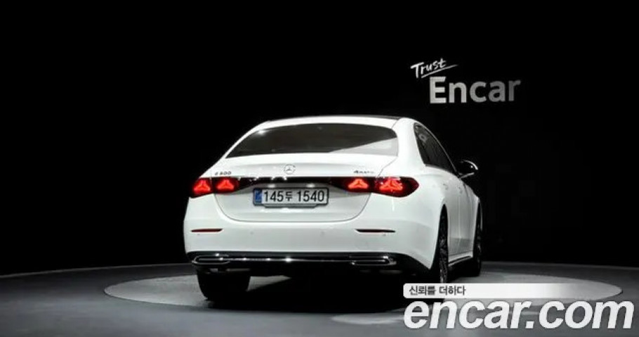Mercedes-Benz E-Class 