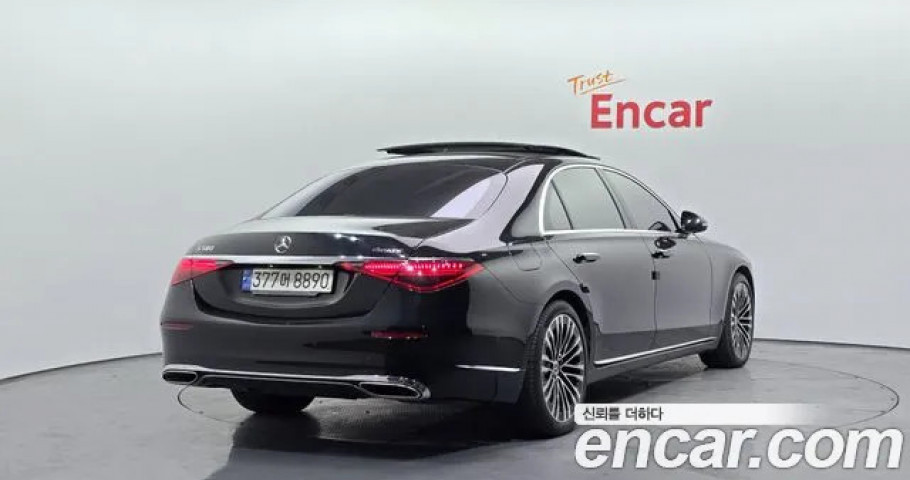 Mercedes-Benz S-Class 