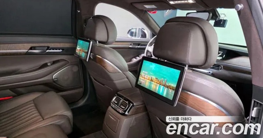 Genesis G90 