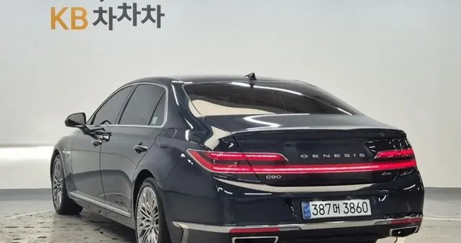 Genesis G90 