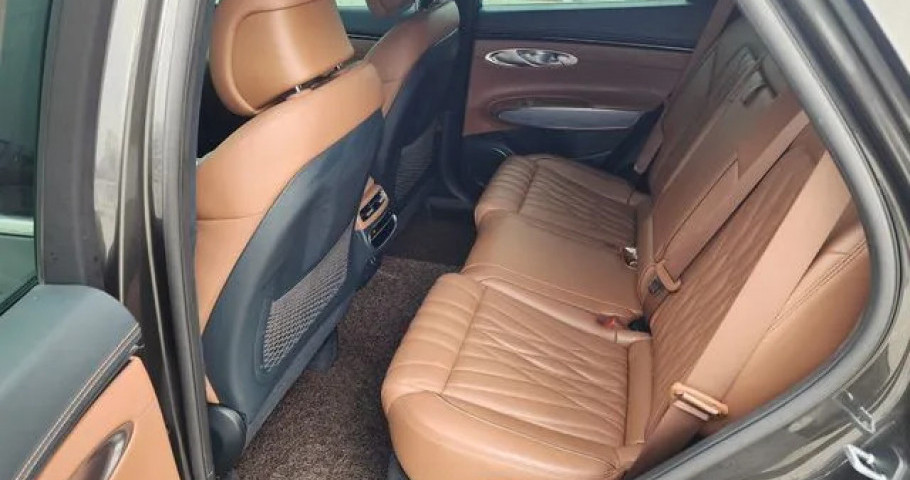 Genesis Gv70 