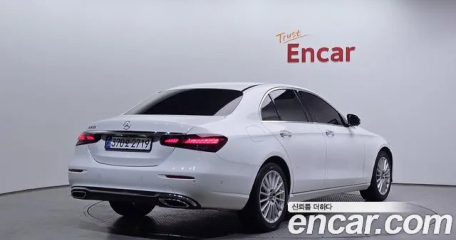 Mercedes-Benz E-Class 