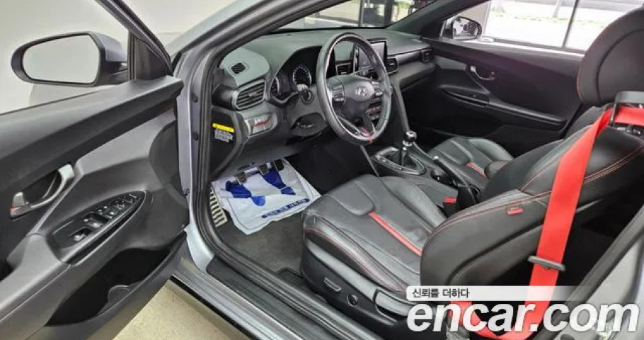 Hyundai Veloster 