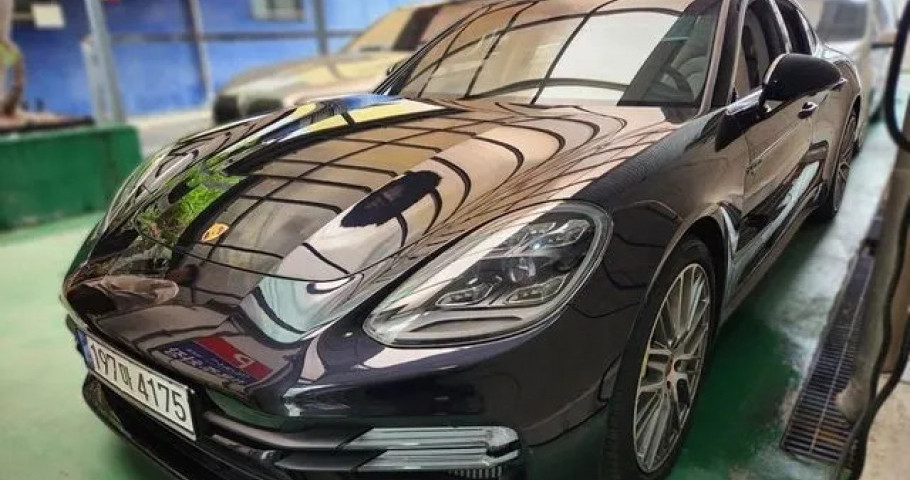 Porsche Panamera 