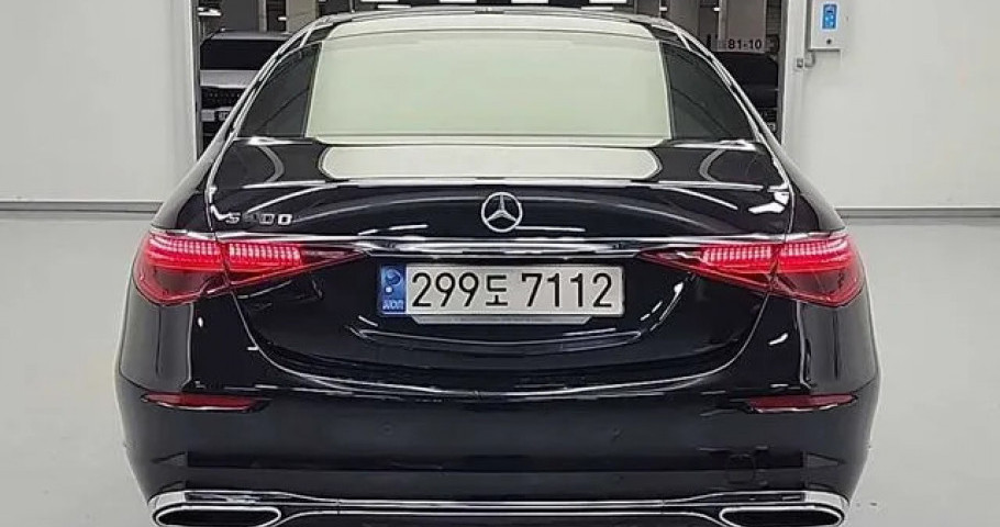 Mercedes-Benz S-Class 