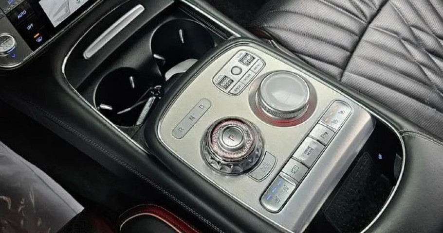 Genesis G90 
