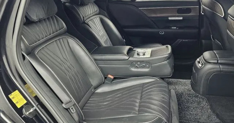 Genesis G90 