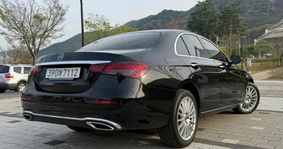 Mercedes-Benz E-Class 