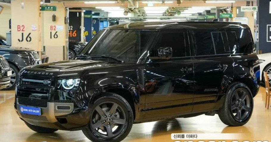 Land Rover Defender 