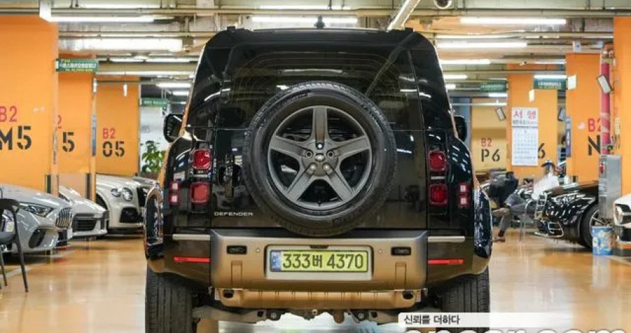 Land Rover Defender 