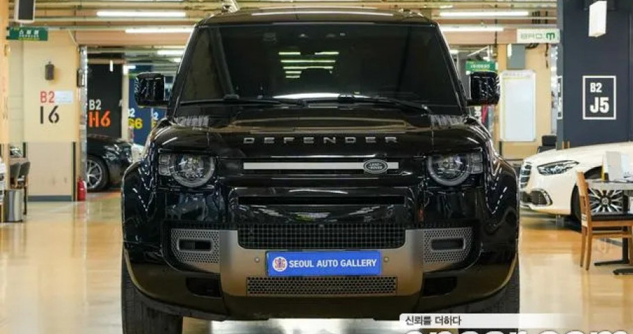 Land Rover Defender 