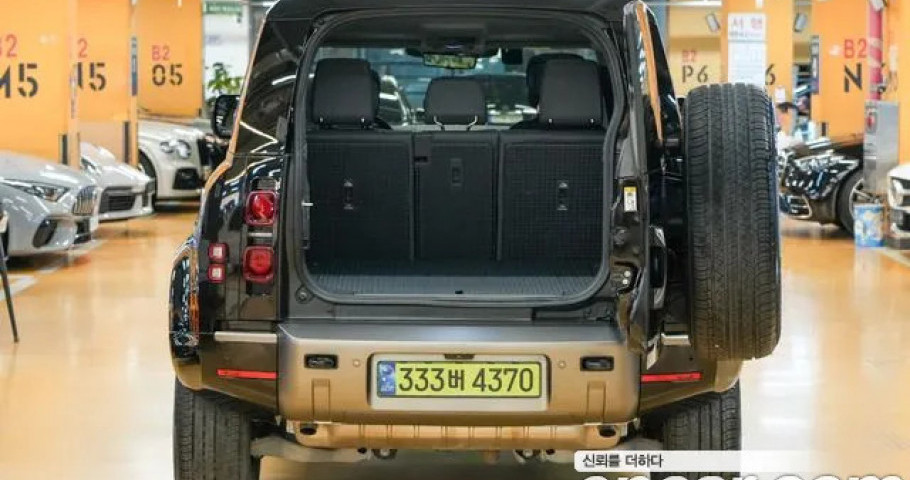 Land Rover Defender 
