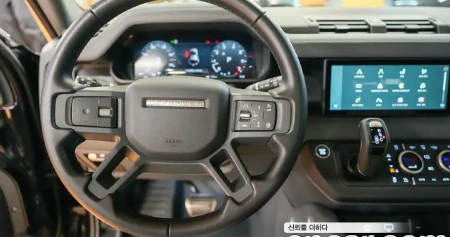 Land Rover Defender 