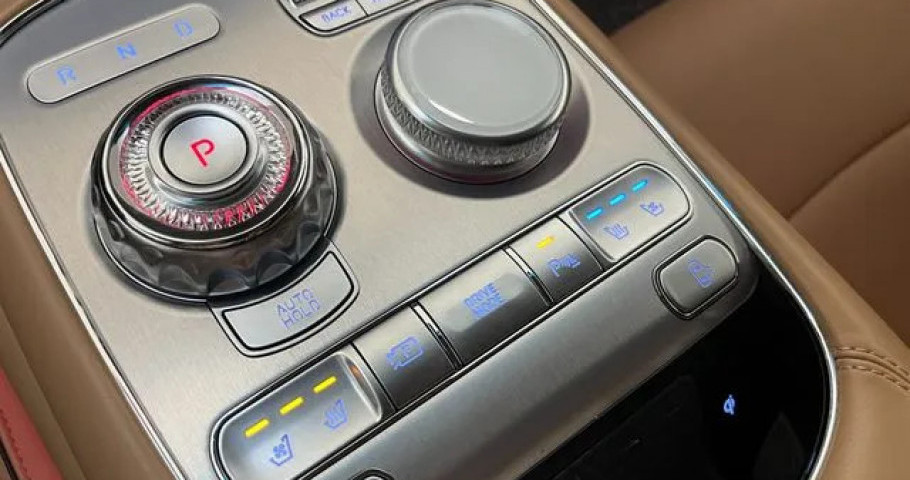 Genesis G90 