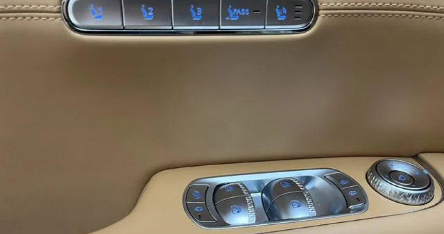 Genesis G90 