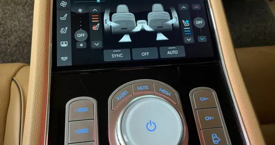 Genesis G90 