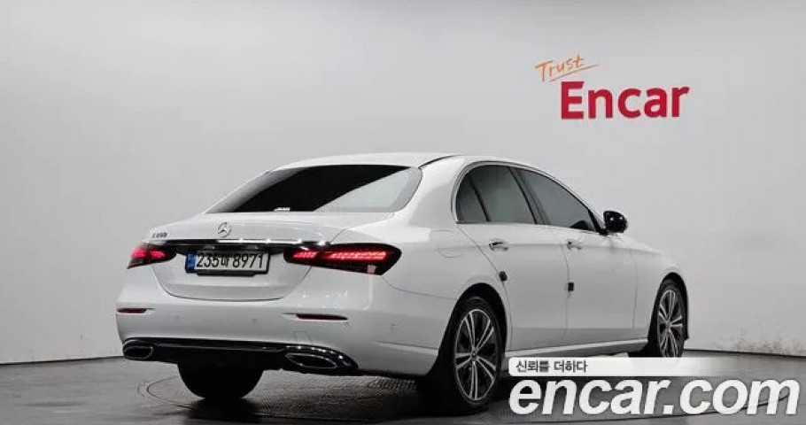 Mercedes-Benz E-Class 