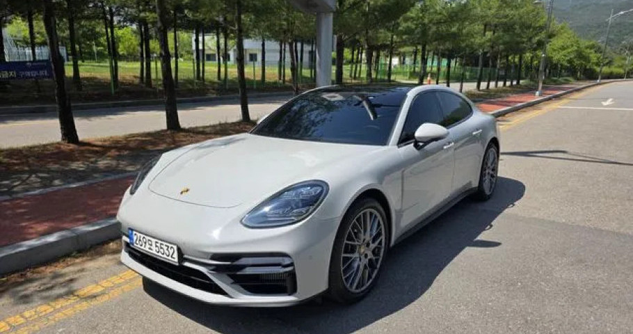 Porsche Panamera 