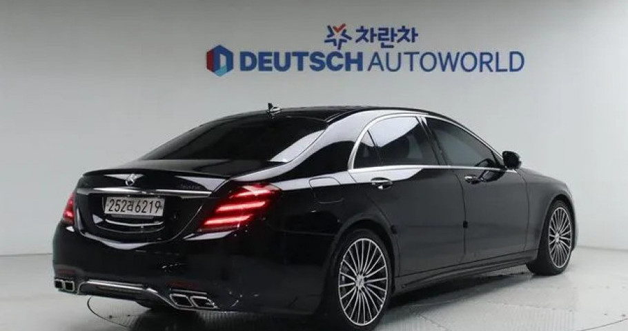 Mercedes-Benz S-Class 