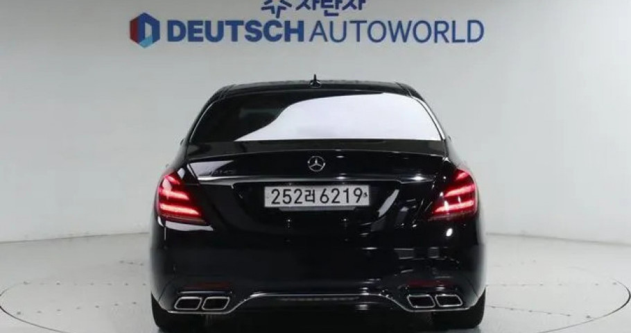 Mercedes-Benz S-Class 