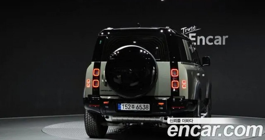 Land Rover Defender 