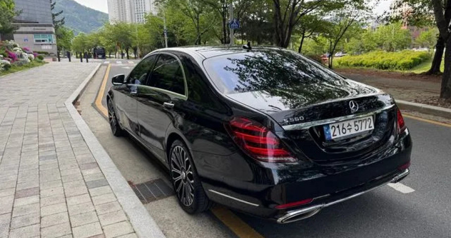 Mercedes-Benz S-Class 