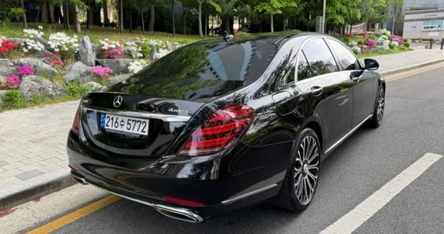 Mercedes-Benz S-Class 